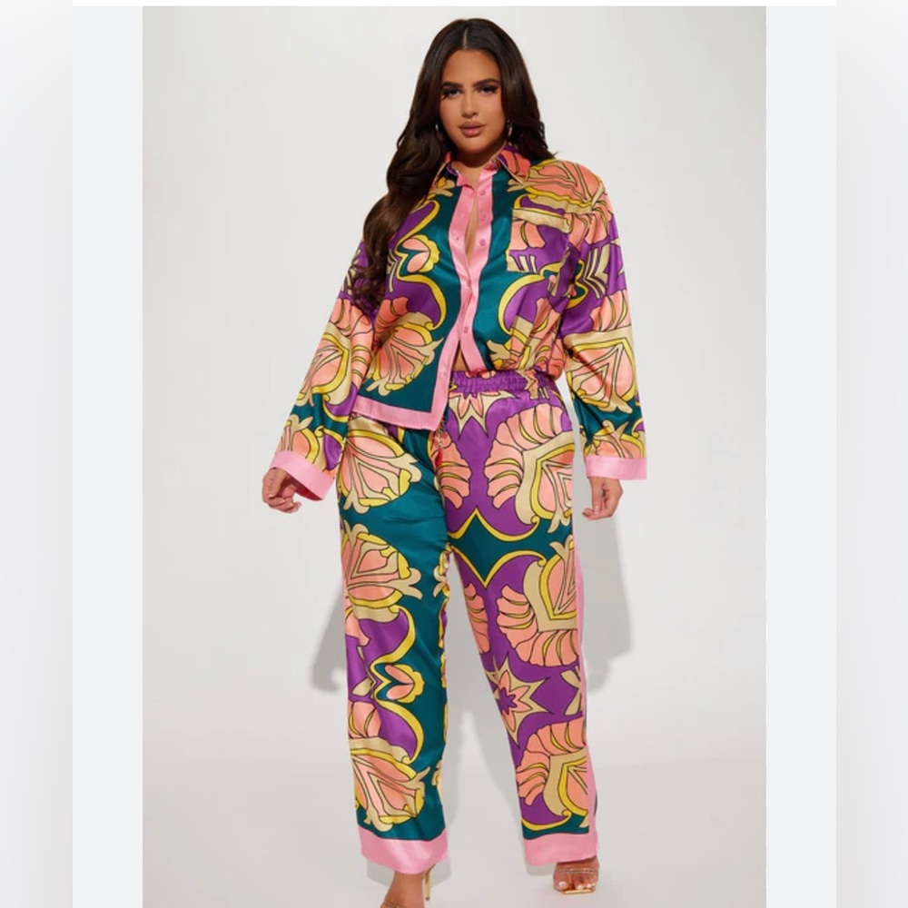 Zara's Women's Large Satin Italian Set